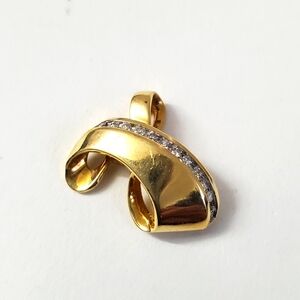 Unique 14K Gold Diamond Omega Pendant – Sleek and Sophisticated Elegance